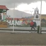 Migrantes abandonan refugio de Colchane y vuelven a caminar para llegar a Iquique