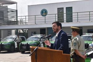 Delegado de Tarapacá entregó 10  nuevos vehículos policiales a Carabineros de Alto Hospicio