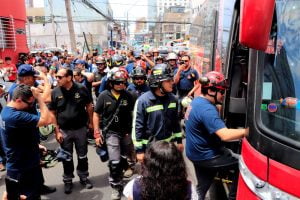 Bomberos de Iquique parten a apoyar el trabajo en la zona de los incendios forestales
