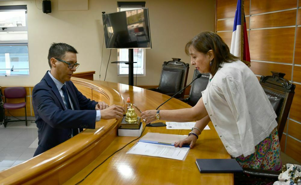 V Ctor Sanhueza Bravo Jura Como Juez Titular Del Juzgado De Letras De Familia Garant A Y Del