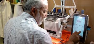 Emprendimiento textil “Toleón” de Pozo Almonte se diversifica con apoyo de Proyecto C20+ de Collahuasi