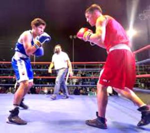 Boxeadores de Alto Hospicio participan en torneo de las playas “Cavancha 2004” en Iquique