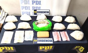 Detienen a 6 chilenos en operativo contra el narcotráfico en Iquique Logran sacar más de 180 mil dosis de droga avaluada en 182 millones de pesos.