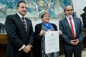 Por su trayectoria personal y política: Expresidenta Michelle Bachelet es distinguida con el grado de Doctora Honoris Causa por la Usach