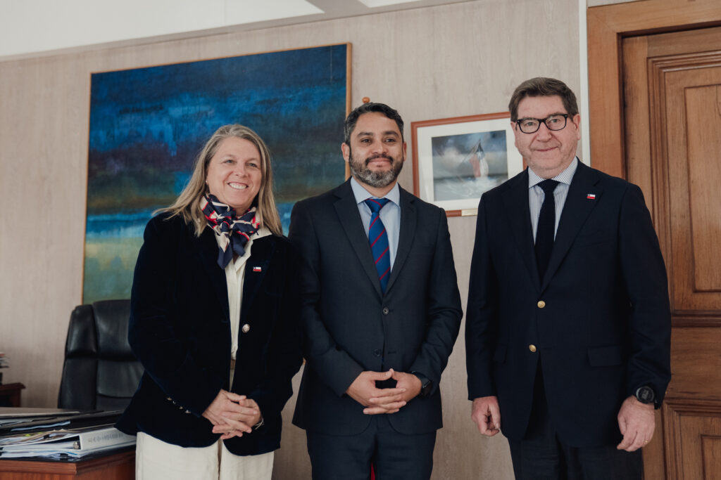 Gobernador Carvajal plantea al ministro de Economía avanzar en la relocalización de ZOFRI